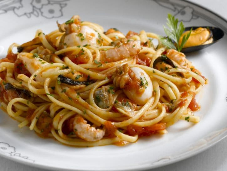 SPAGHETTI AI FRUTTI DI MARE (min.2pers)