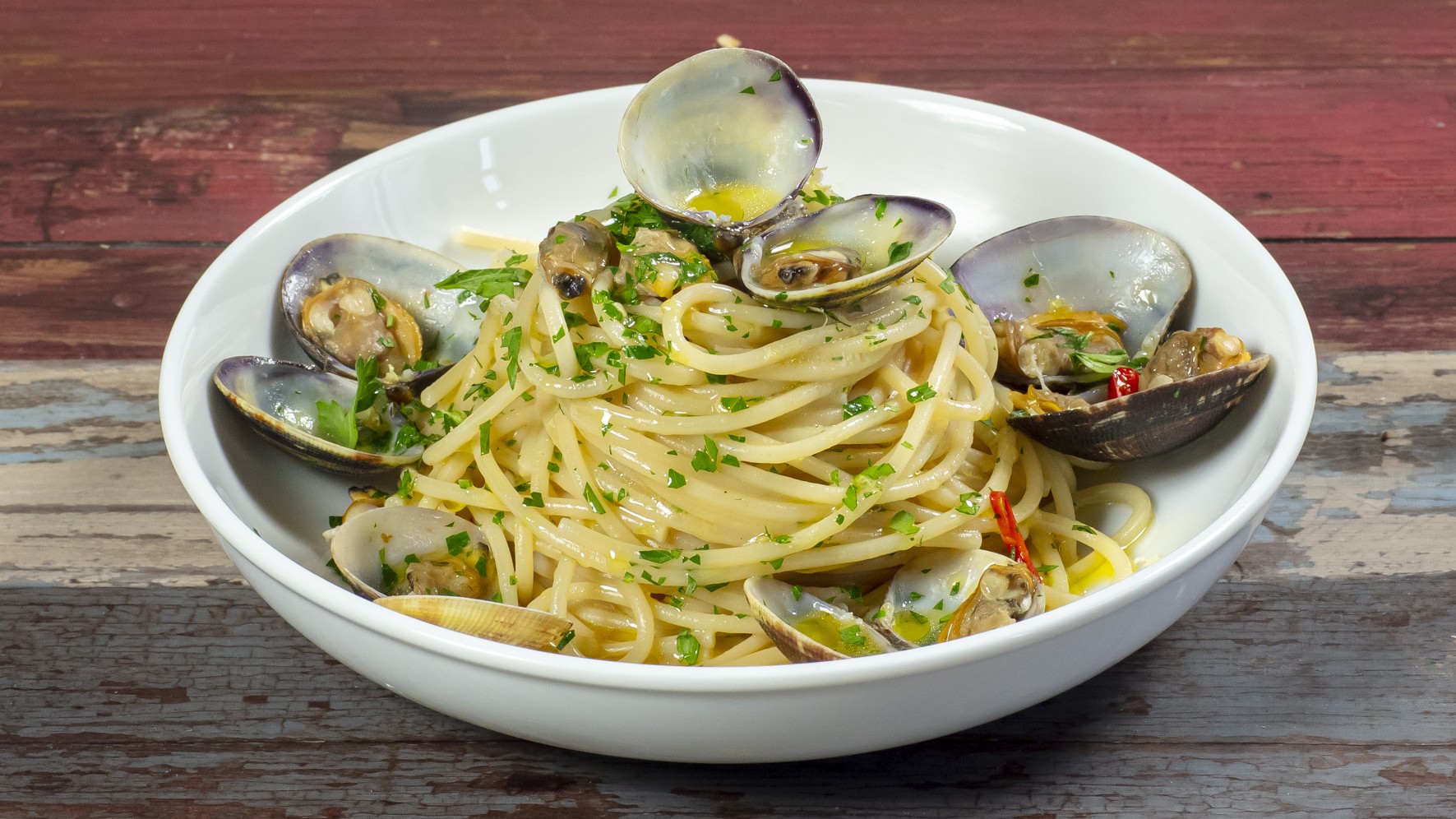 SPAGHETTI ALLE VONGOLE BIANCHI