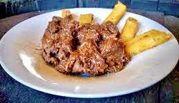 STRACOTTO DI MANZO CON POLENTA FRITTA